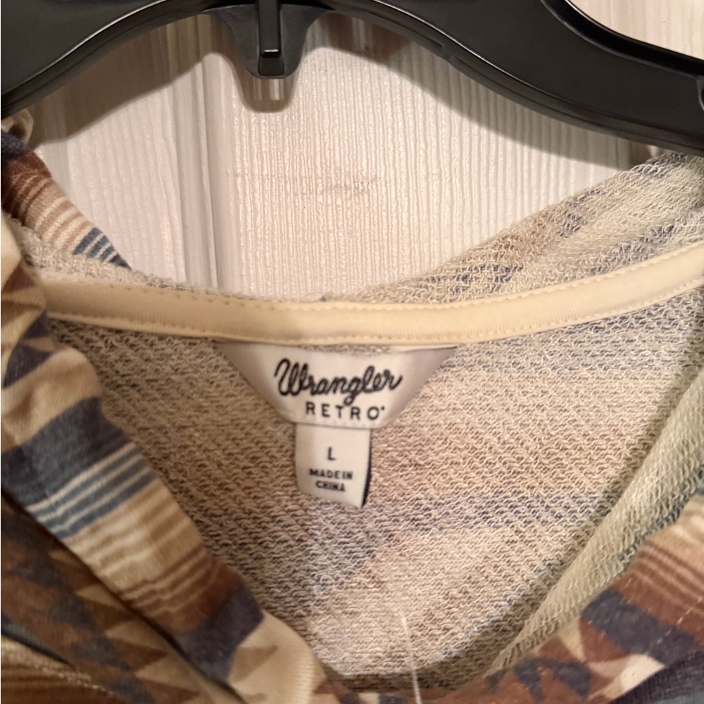 Brand new women’s size large wrangler sweatshirt - Picture 3 of 4